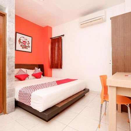 Oyo 1251 Residence 8 Semarang Esterno foto