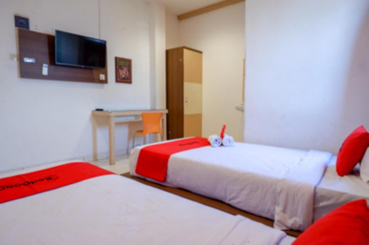Oyo 1251 Residence 8 Semarang Esterno foto