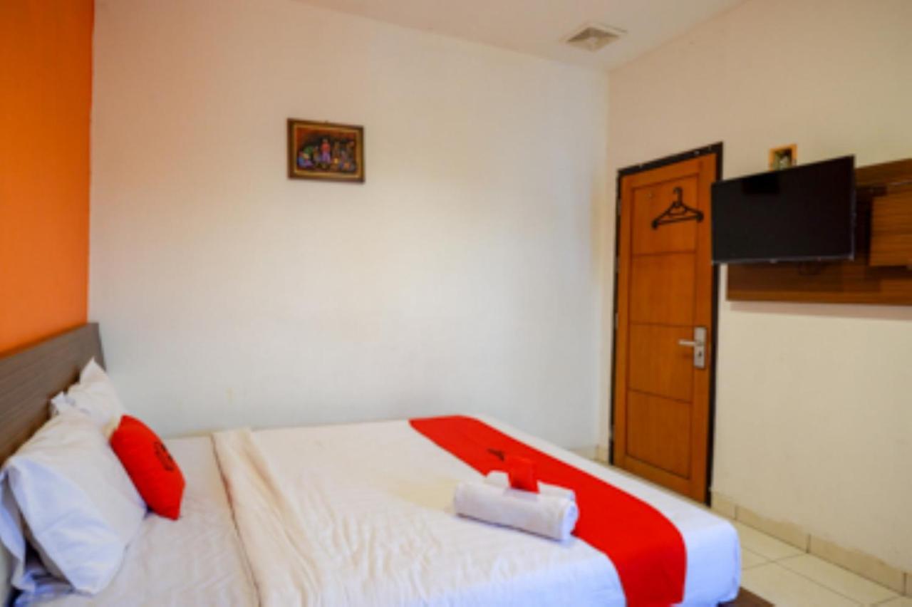 Oyo 1251 Residence 8 Semarang Esterno foto