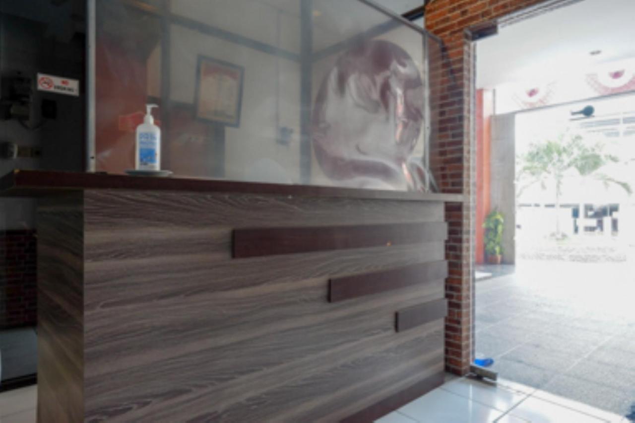 Oyo 1251 Residence 8 Semarang Esterno foto
