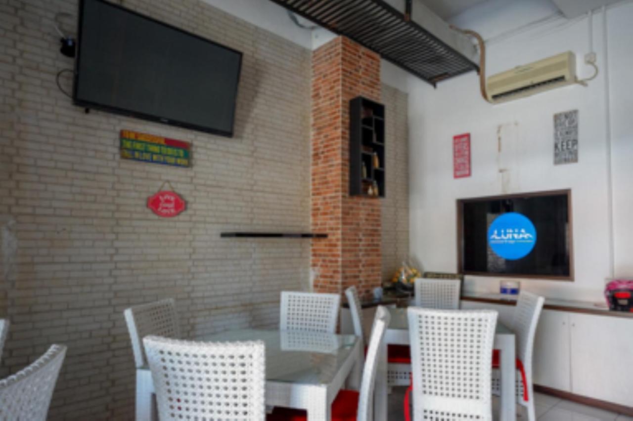 Oyo 1251 Residence 8 Semarang Esterno foto