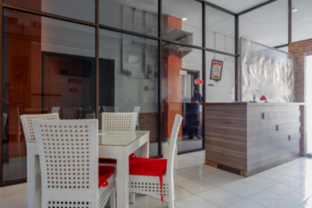 Oyo 1251 Residence 8 Semarang Esterno foto