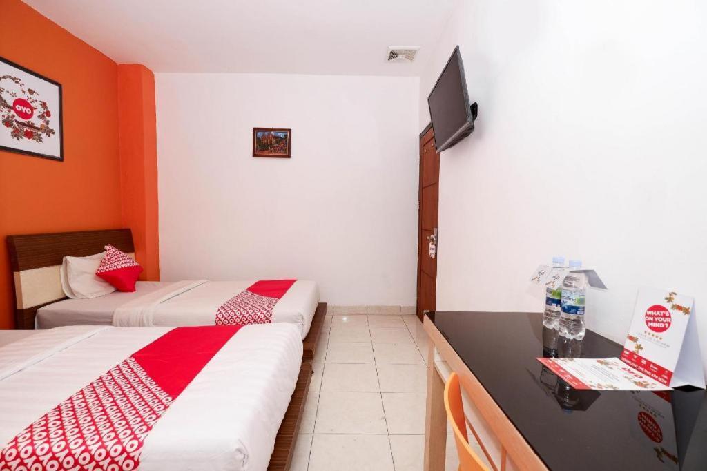 Oyo 1251 Residence 8 Semarang Esterno foto