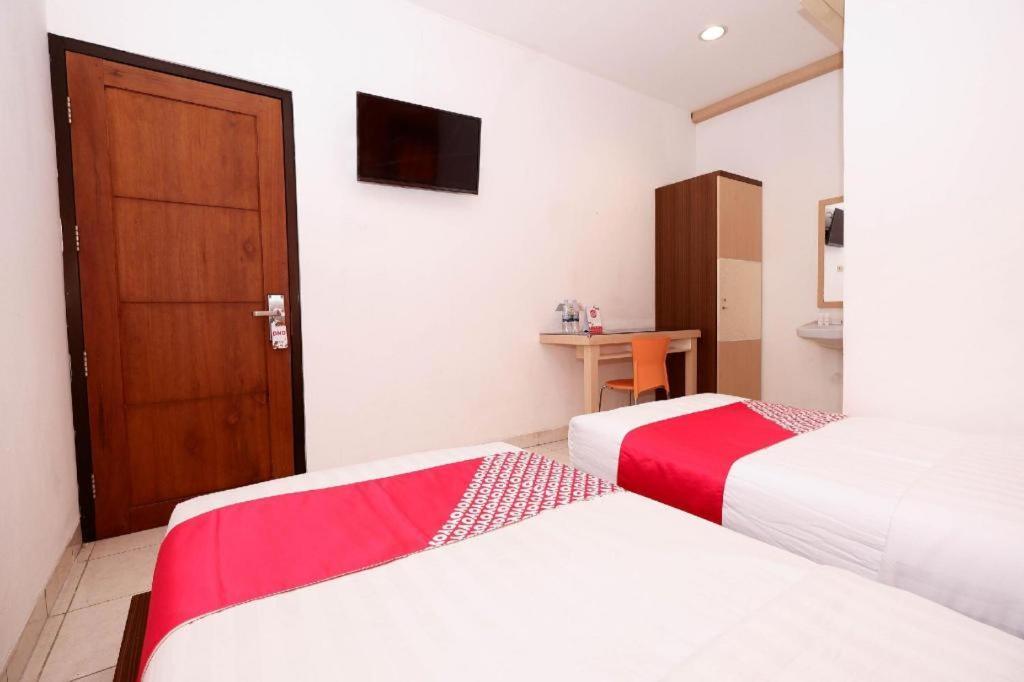 Oyo 1251 Residence 8 Semarang Esterno foto