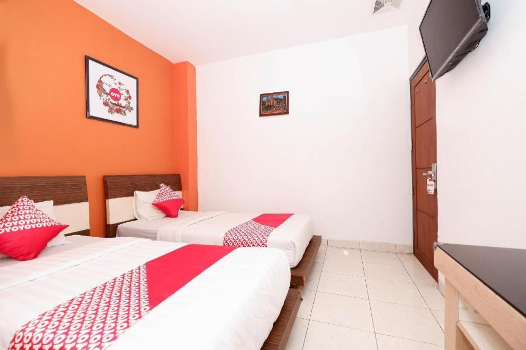Oyo 1251 Residence 8 Semarang Esterno foto