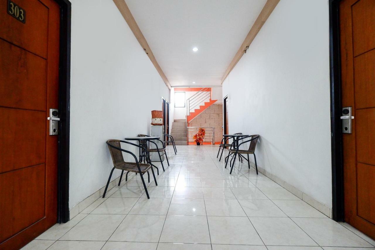 Oyo 1251 Residence 8 Semarang Esterno foto